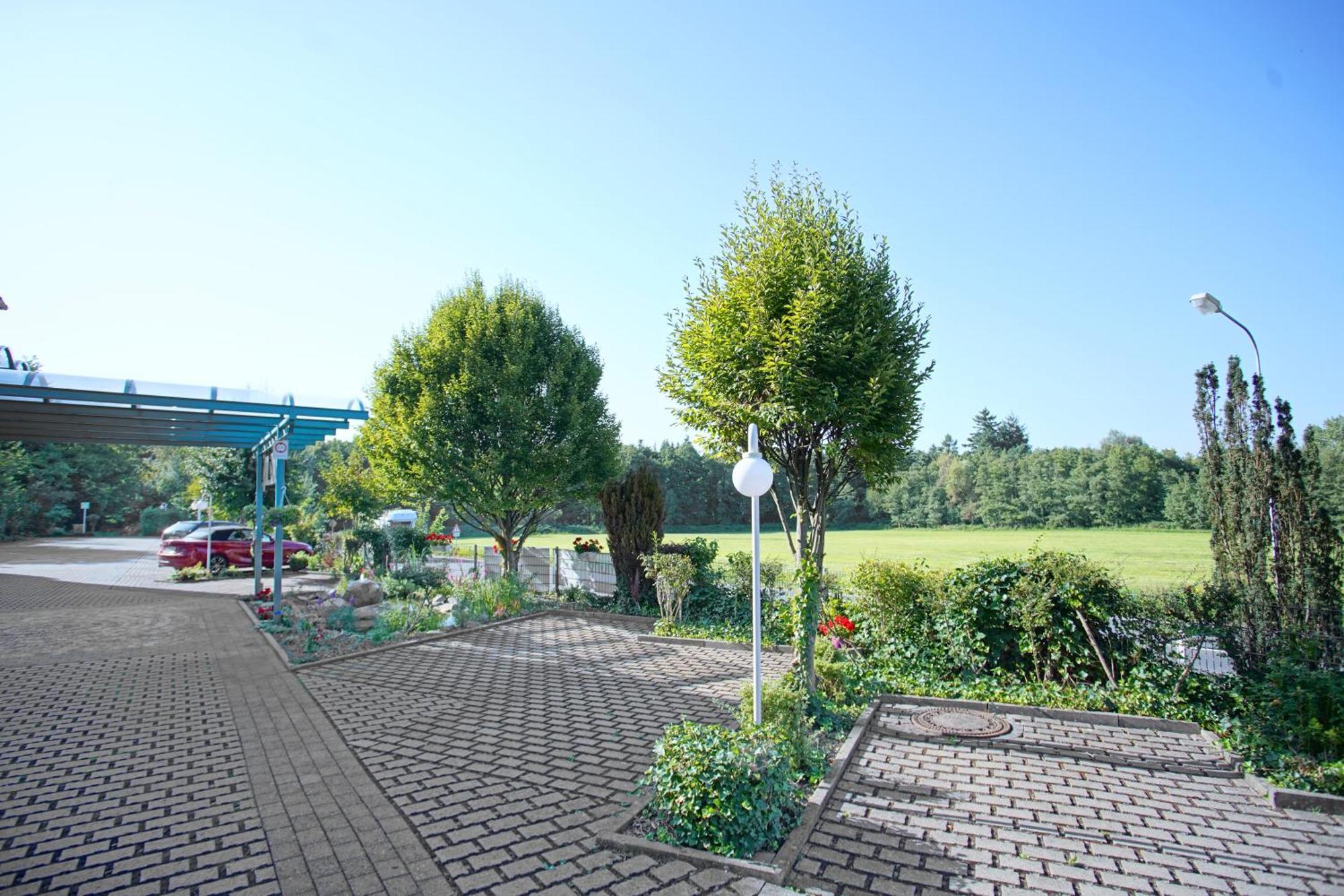 ホテル ベッスンガー フォースト Rossdorf  エクステリア 写真