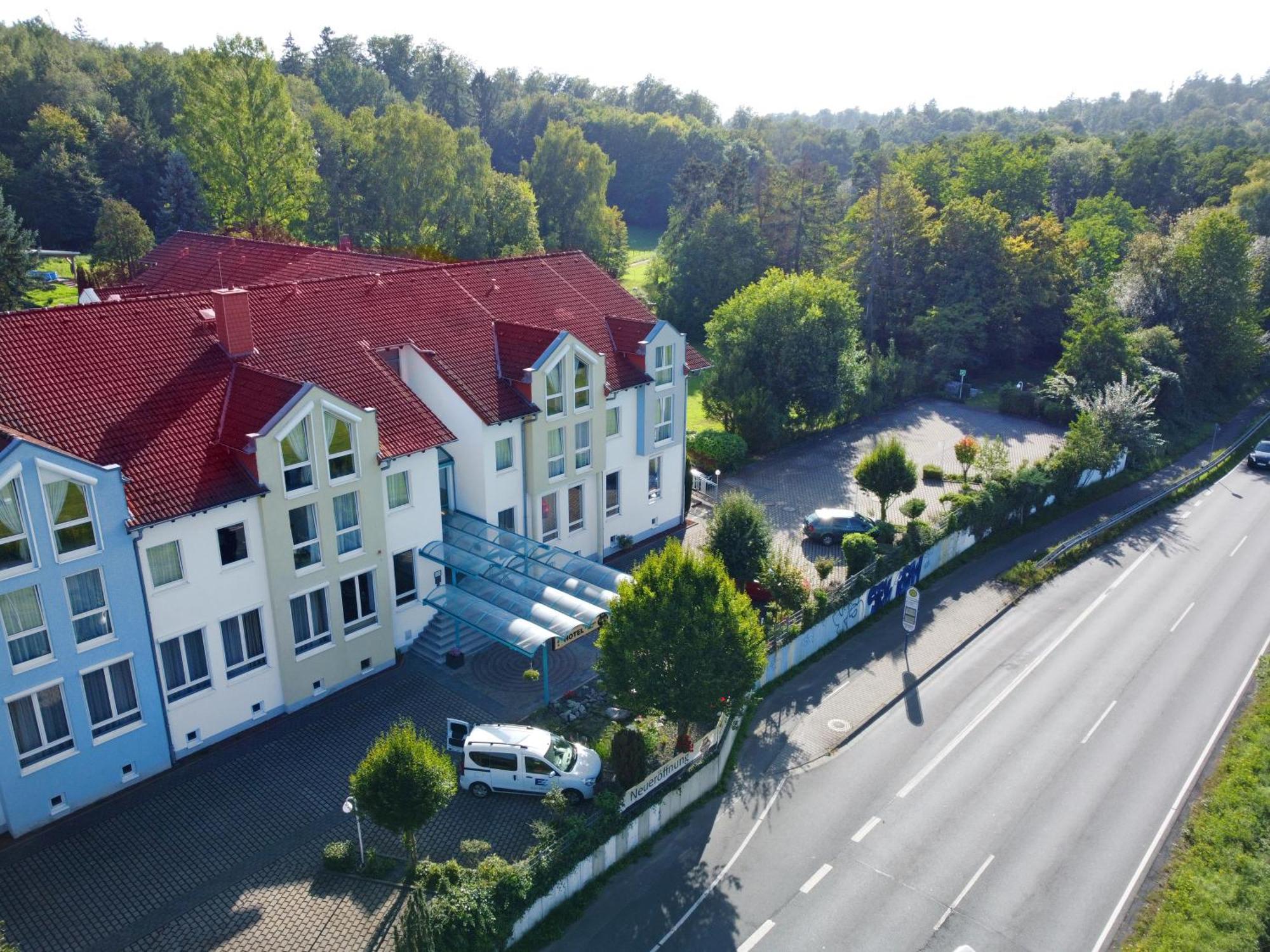 ホテル ベッスンガー フォースト Rossdorf  エクステリア 写真