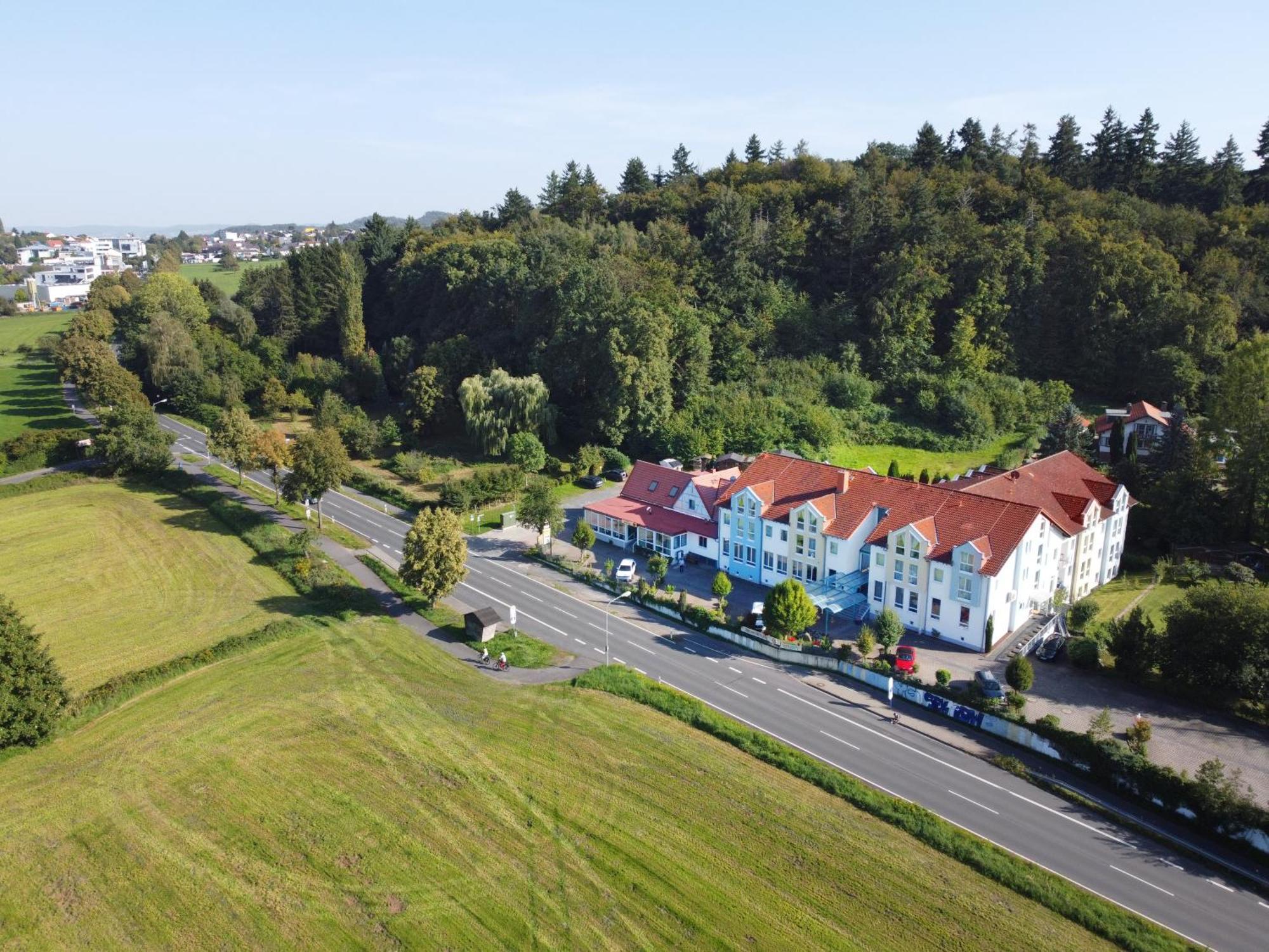 ホテル ベッスンガー フォースト Rossdorf  エクステリア 写真